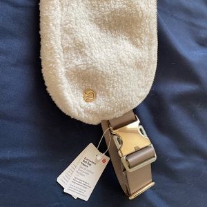 Lululemon fleece everywhere bag